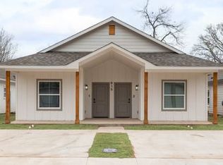 913 E 10th St #2, Bonham, TX 75418