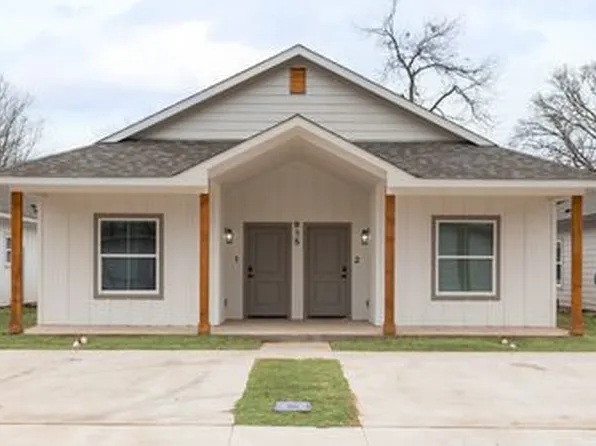 913 E 10th St #2, Bonham, TX 75418