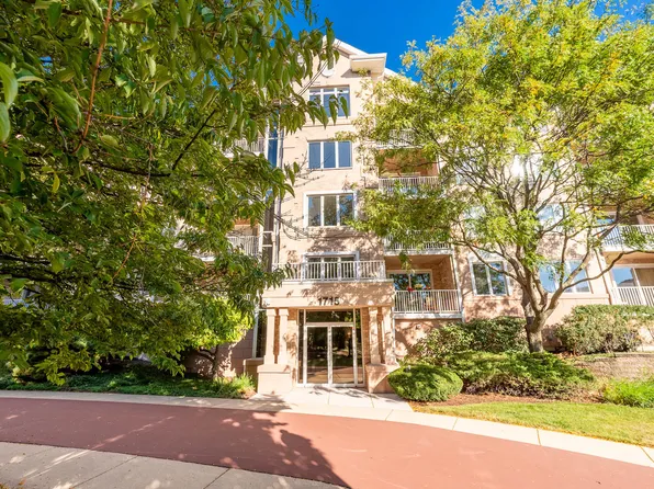 1715 Pavilion Way Unit 205, Park Ridge, IL 60068