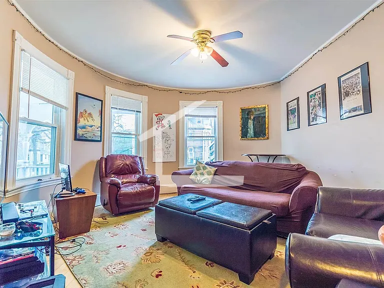 21 Euston St #7 — Photo 1
