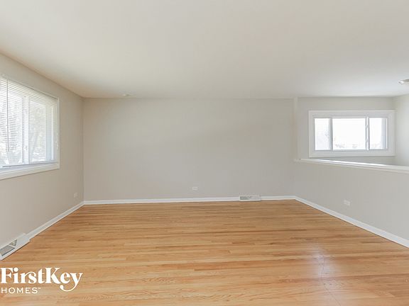3rd image of 16924 Old Elm Dr
