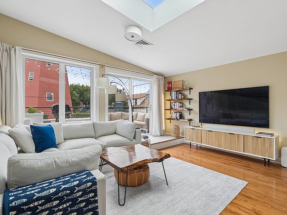 2nd image of 137 Congress St #2