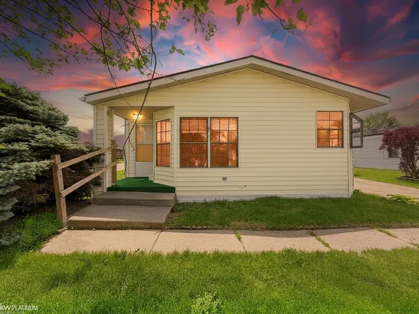 20738 Gaslight Dr, Clinton Township, MI 48036