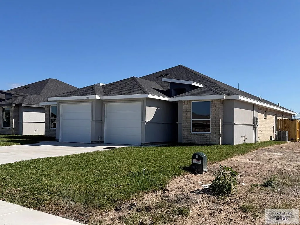 Building Photo - 4418 Escondido Ln W #A