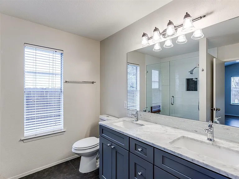900 Angleton Cv — Photo 10
