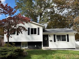 1054 Karen Dr, Akron, OH 44313