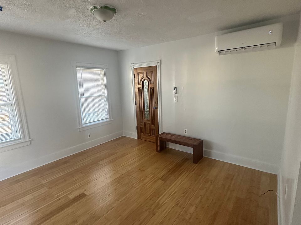 1st image of 250 N Terrace Ave Floor 1