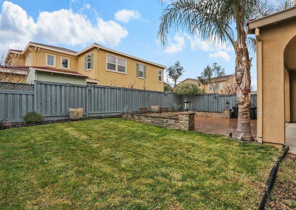 1st image of 752 W Pergola Way