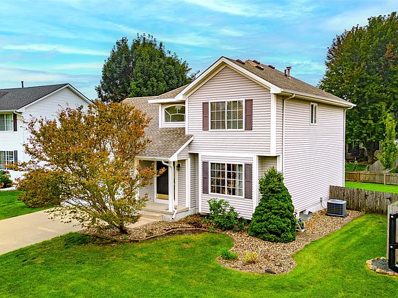 4th image of 570 SE Windfield Dr