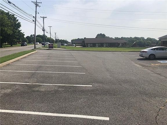 3rd image of 1836 Memorial Dr