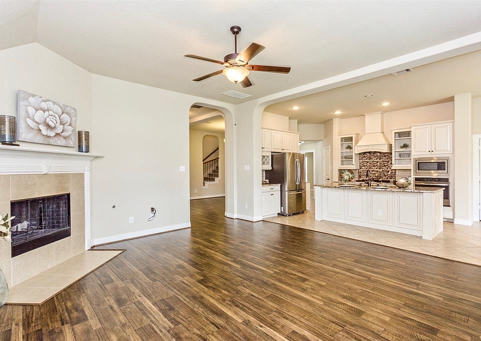 1st image of 6122 Garden Lakes Ln