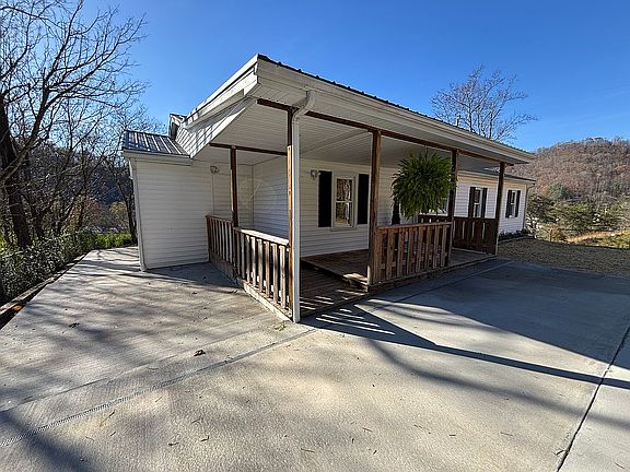 Large patio & covered porch 