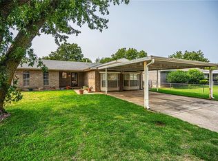 1225 Karen Ln, Midwest City, OK 73110