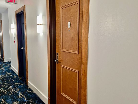 5th image of 242 Rideau St #1208