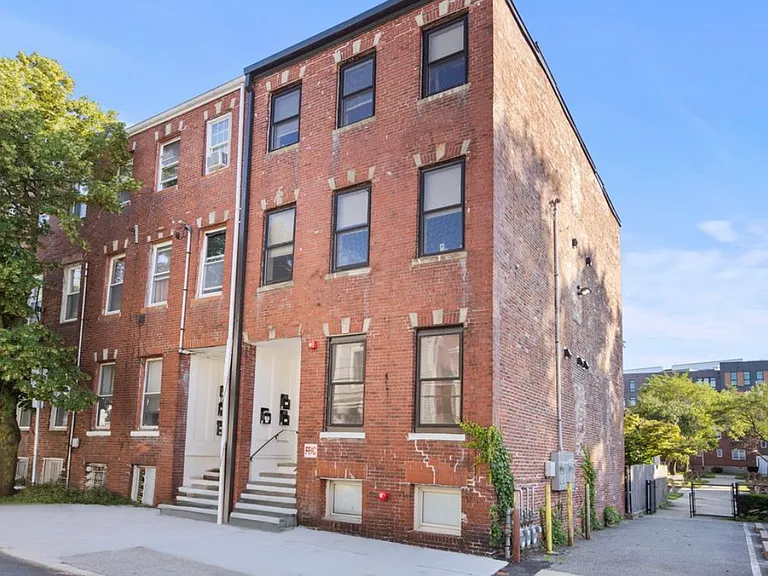 211 W 9th St #3 — Photo 8