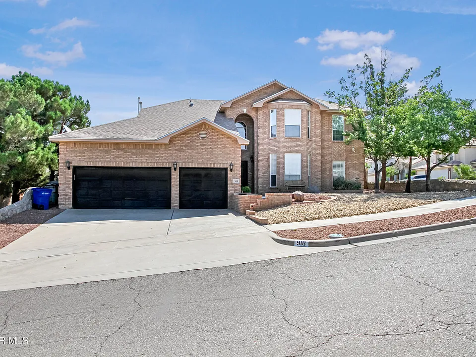 918 Bellacumbre Dr