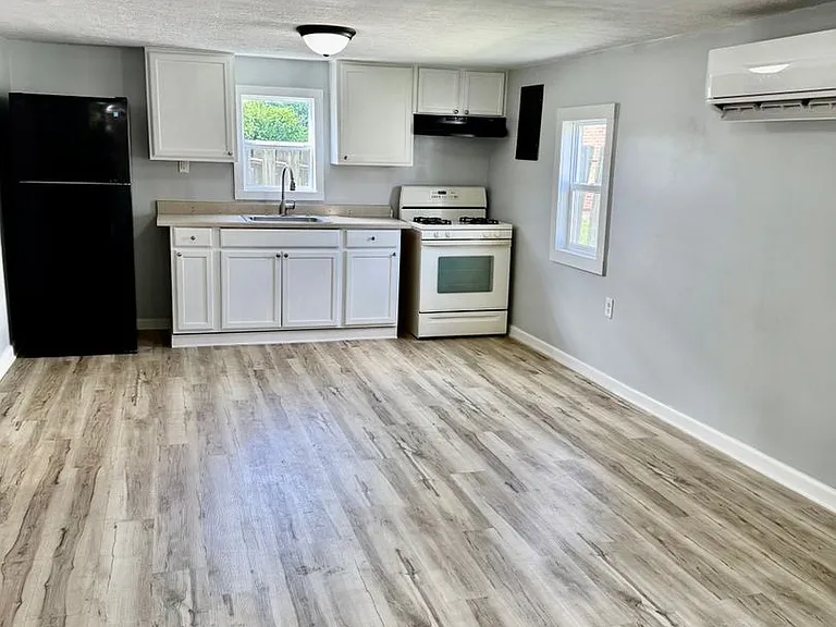 102 Crabtree Dr — Photo 7