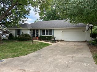 2140 E Montclair St, Springfield, MO 65804