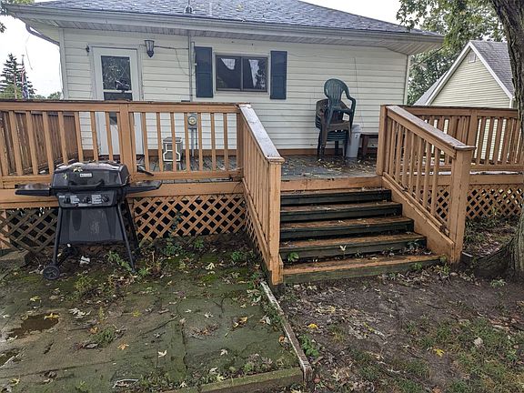 5th image of 310 E Vine St