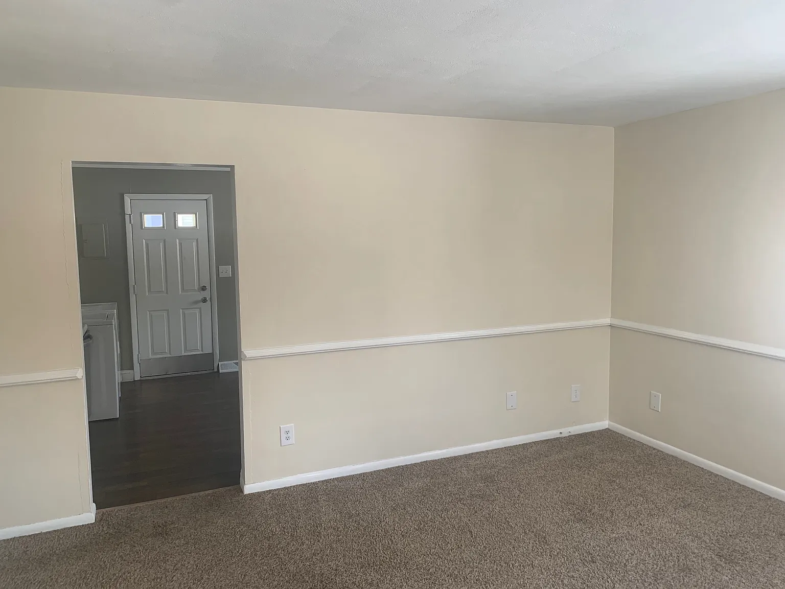 309 E Main St — Photo 3