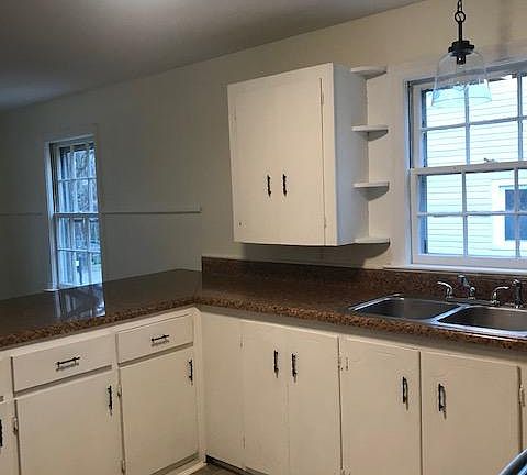 Expansive counter space.