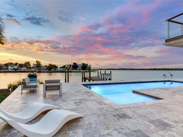 16117 4th St E, Redington Beach, FL 33708