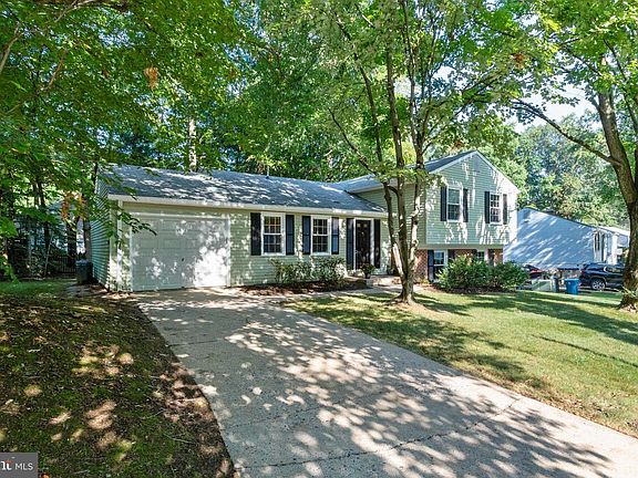 3rd image of 5144 Bradfield Dr