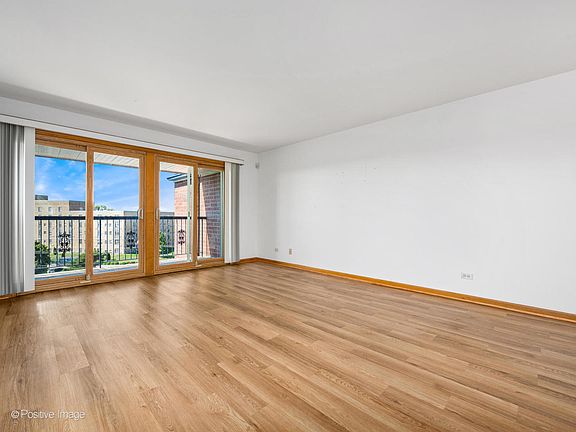 3rd image of 7120 N Milwaukee Ave APT 704