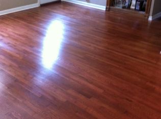 911 Elmont Ln, Saint Louis, MO 63126