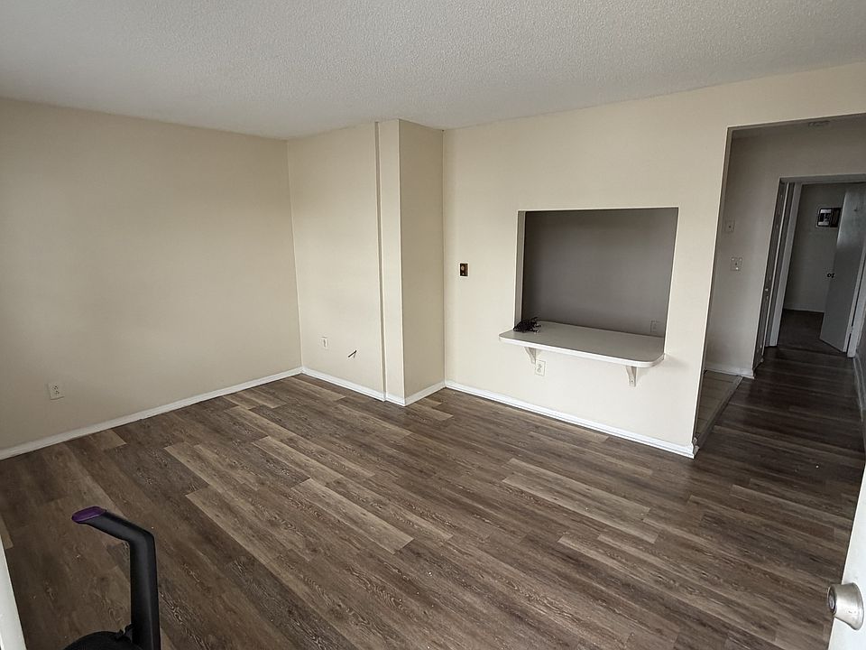 2nd image of 123 W 7th Ave
