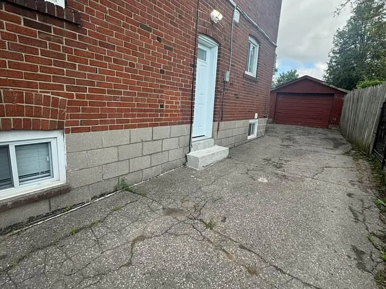 148 Cosburn Ave S #BASEMENT — Photo 12