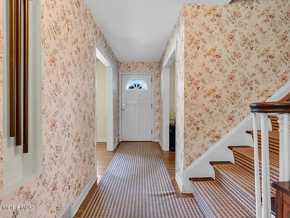4th image of 504 Crescent Parkway