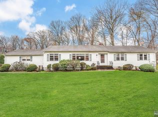 205 Fox Hollow Rd, Wyckoff, NJ 07481