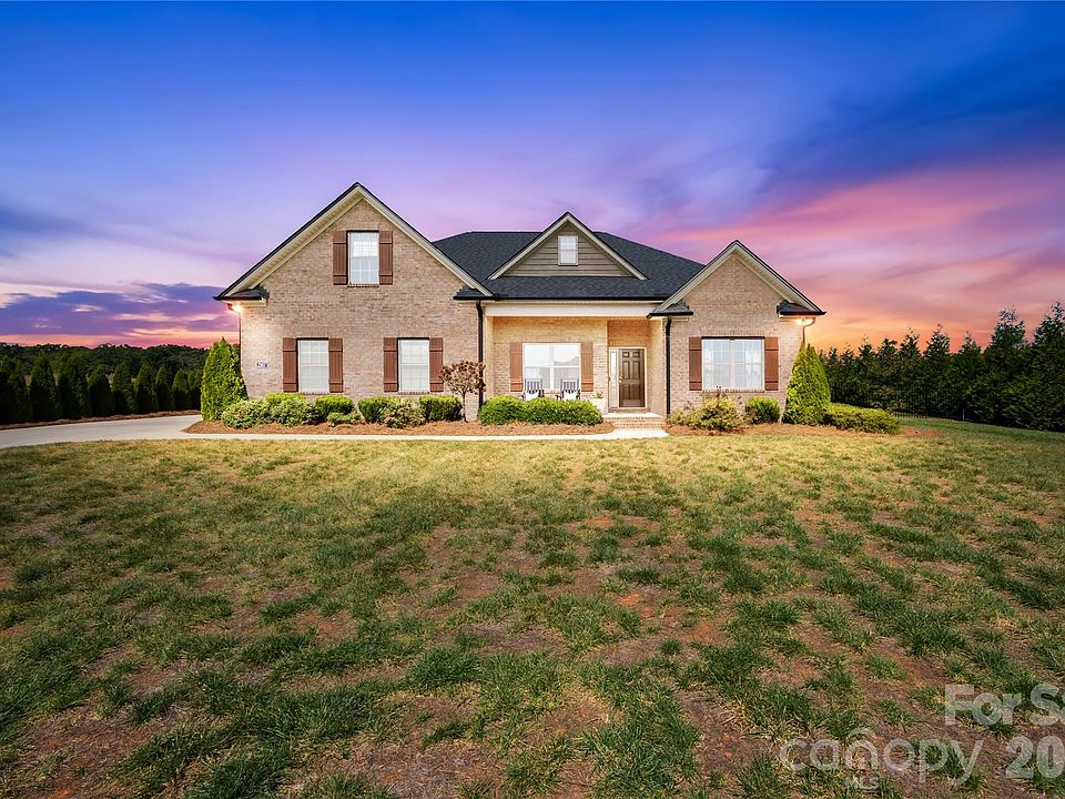 1st image of 2107 Parrothead Dr