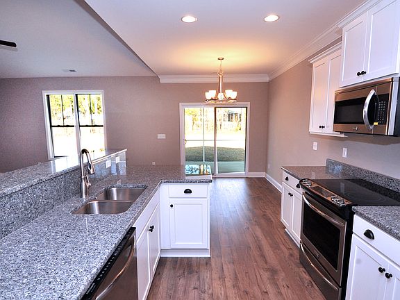 4th image of 181 Emberwood Dr