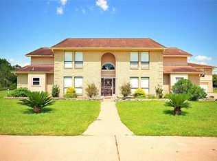 8033 McHard Rd, Pearland, TX 77581