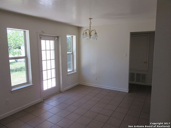 4th image of 511 Yucca St APT 202