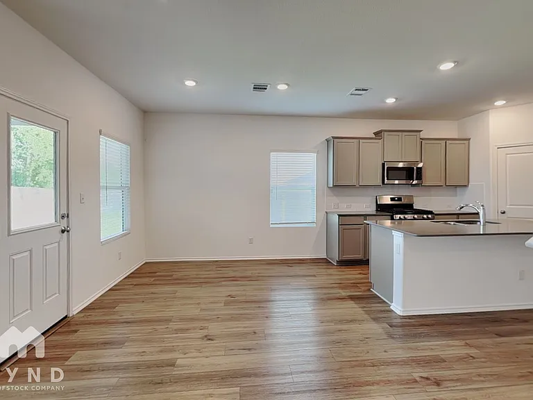 428 Sebring Cir — Photo 6