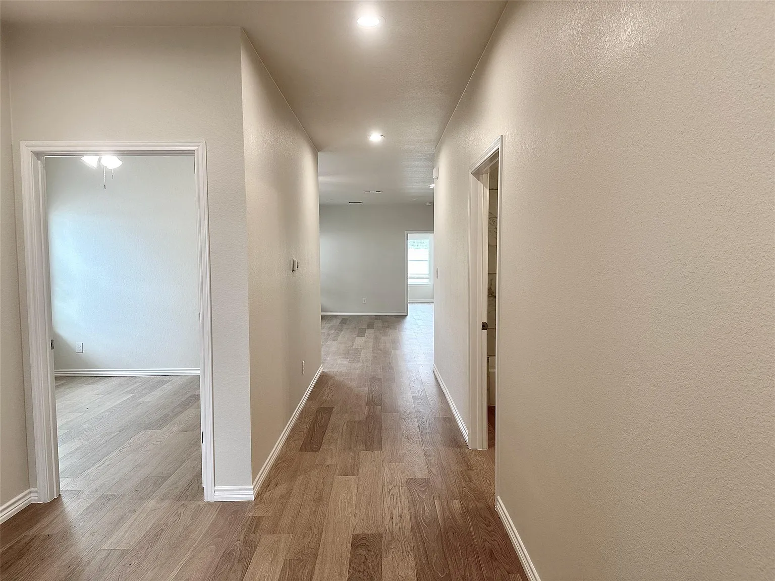 3 bed, 2.0 bath, 1550 sqft, $1,550 — Photo 3