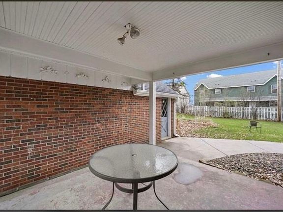 4th image of 5 Belvidere St E #1