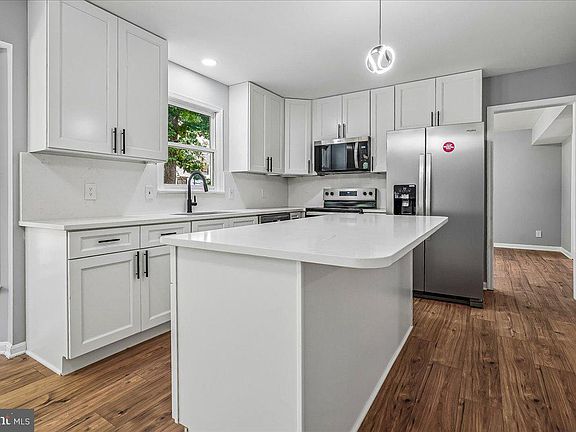 4th image of 32 Kelly Way