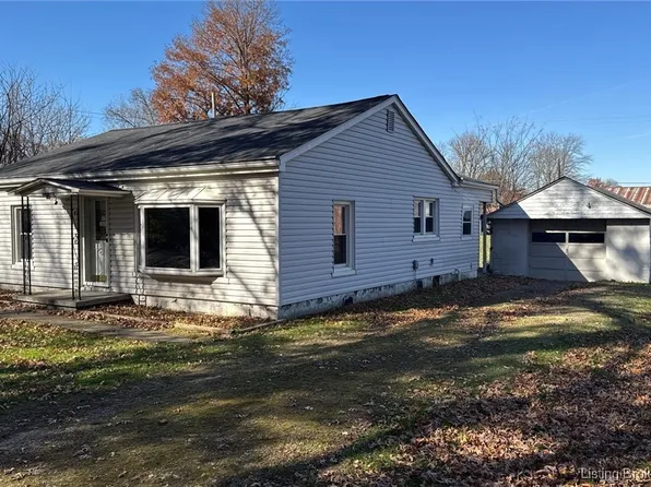 1076 S Indiana Avenue, Sellersburg, IN 47172