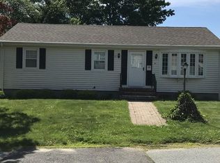 61 Chateau Dr, Somerset, MA 02726