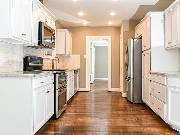 5th image of 1105 Essex Ave