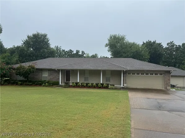 8 Westward Cir, Van Buren, AR 72956