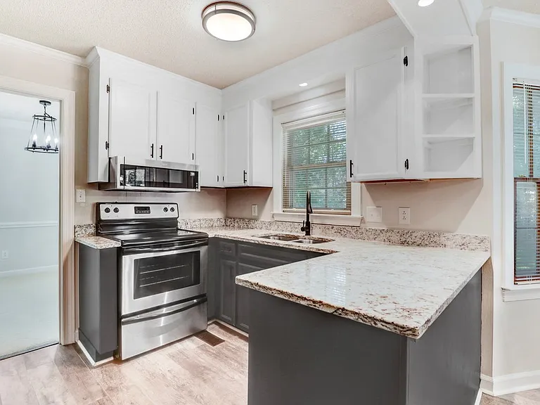 235 S Spence Ave — Photo 20