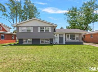 2128 Blackhawk Rd, Springfield, IL 62702