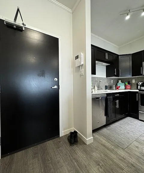 545 Hassard Close — Photo 21