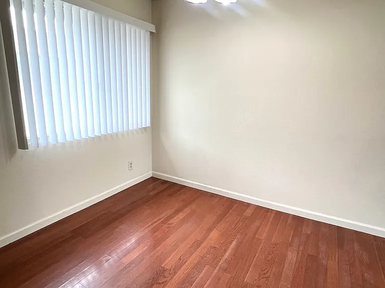 319 Josie Cir — Photo 15