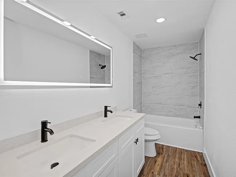 1203 W 6th St — Photo 26